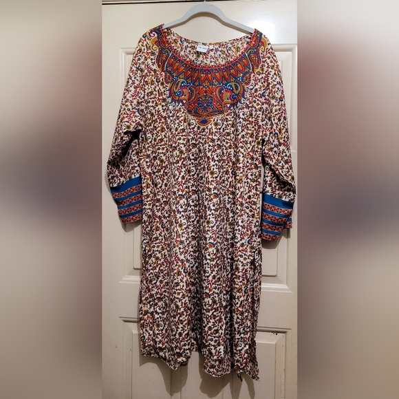 Kurti, Dhoti & Dupatta - Picture 6 of 11